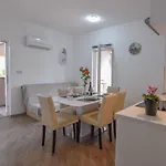 Pocrnja Apartment *