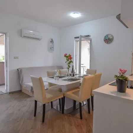 Pocrnja Apartment *