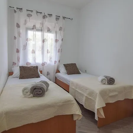 Pocrnja Apartment *