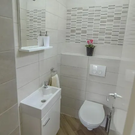 Pocrnja Apartment