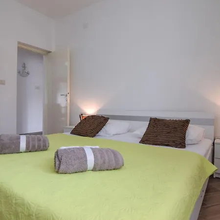 Apartment Pocrnja Rogoznica (Sibenik-Knin)