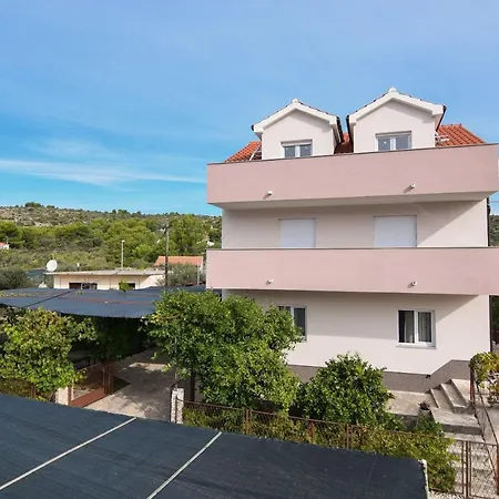Apartment Pocrnja *