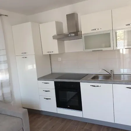 Pocrnja Apartment *