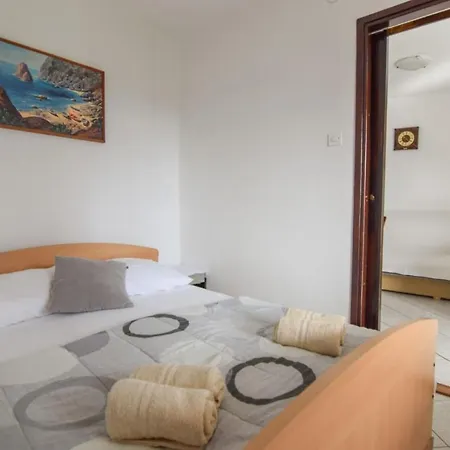 Apartment Pocrnja *