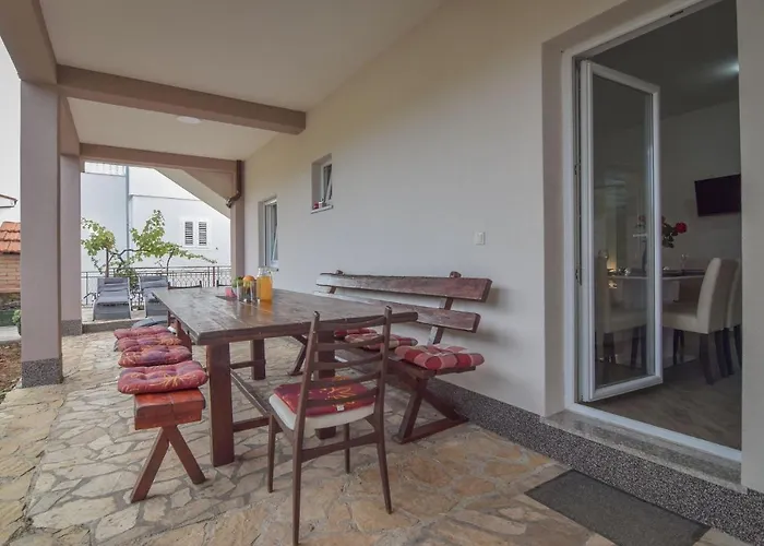 Apartman Pocrnja Rogoznica