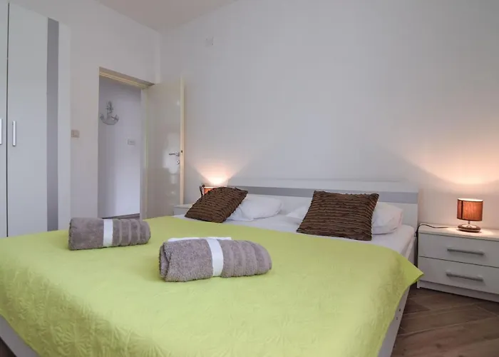 Apartman Pocrnja Rogoznica