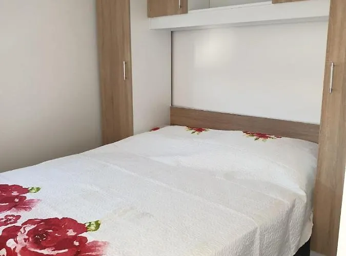 Pocrnja Apartman Rogoznica