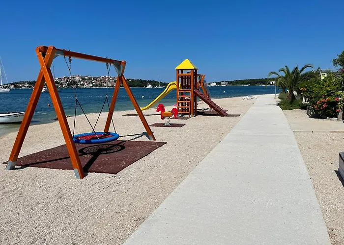 Apartman Pocrnja Rogoznica